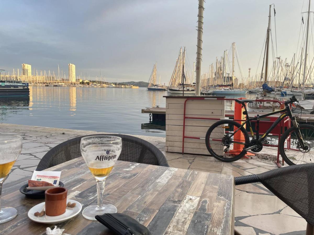 Appartement Mignon Calme Douillet Ascenseur Clim Etage Eleve Proche Parking Et Toutes Commodites Au Coeur Du Toulon Historique Екстер'єр фото