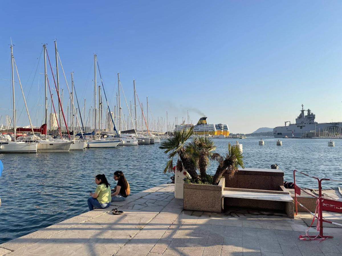 Appartement Mignon Calme Douillet Ascenseur Clim Etage Eleve Proche Parking Et Toutes Commodites Au Coeur Du Toulon Historique Екстер'єр фото