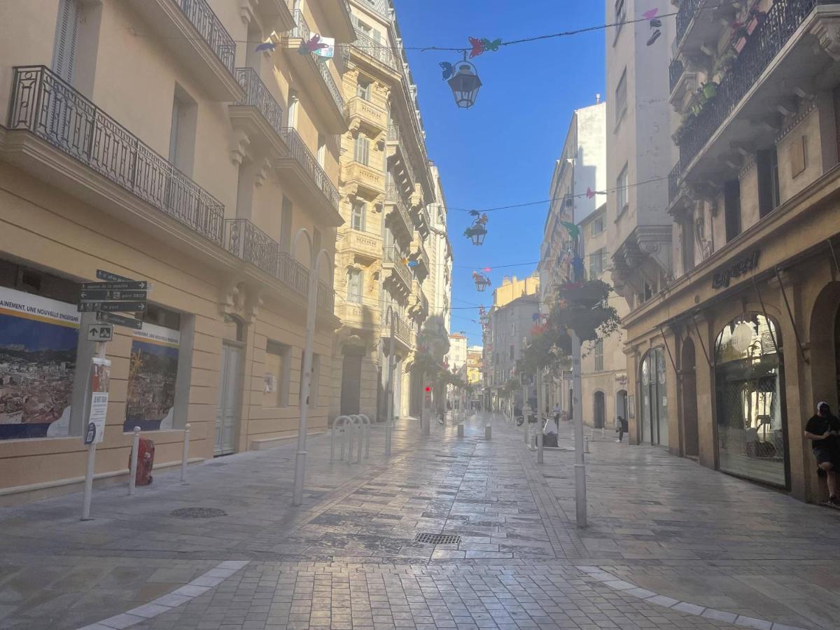 Appartement Mignon Calme Douillet Ascenseur Clim Etage Eleve Proche Parking Et Toutes Commodites Au Coeur Du Toulon Historique Екстер'єр фото
